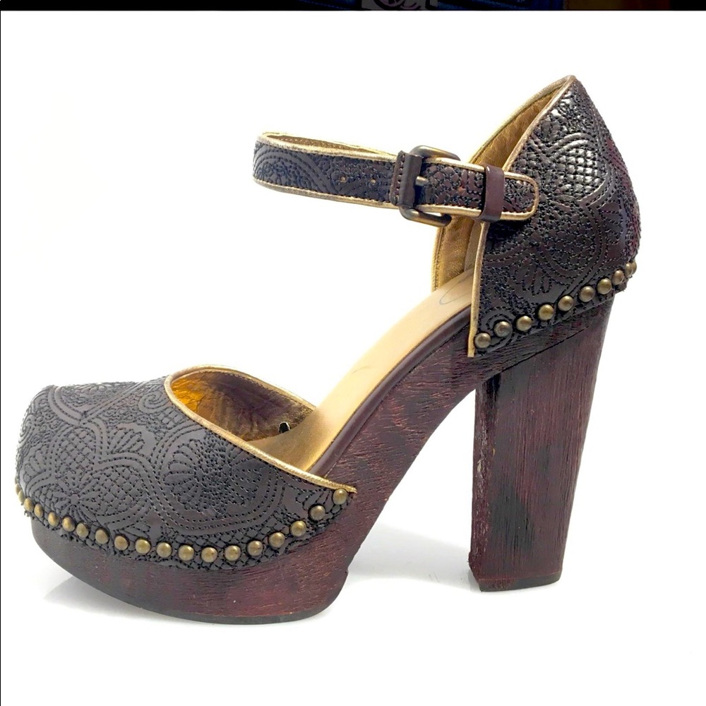 Prada 37.5 leather and wooden clog